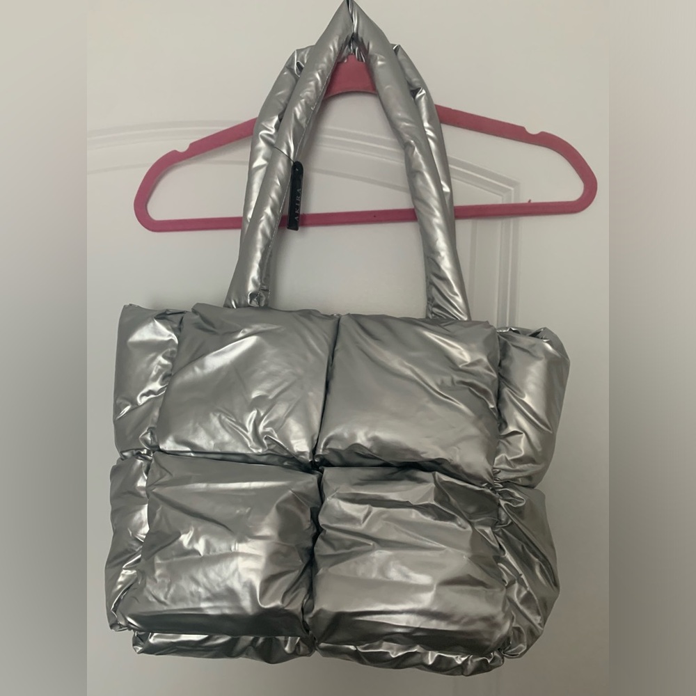 Akira Silver Puff Bag